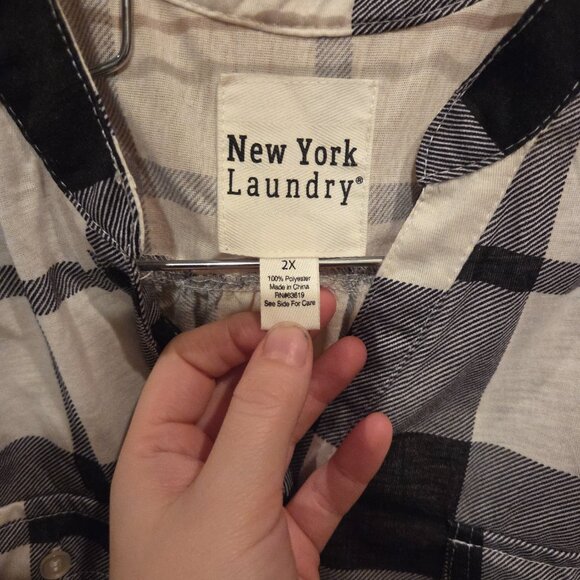 New York Laundry Sleeveless Plaid Top - Picture 3 of 3